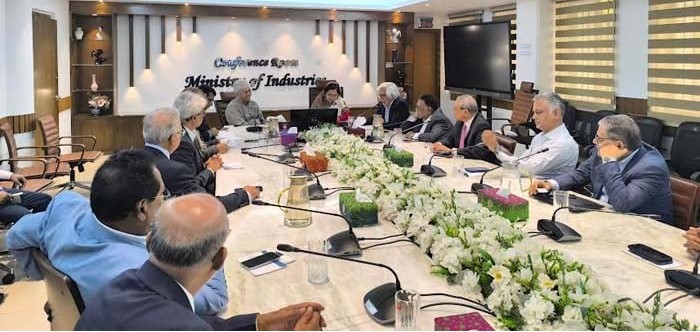 Business leaders urge govt to resolve problems in industrial sectors