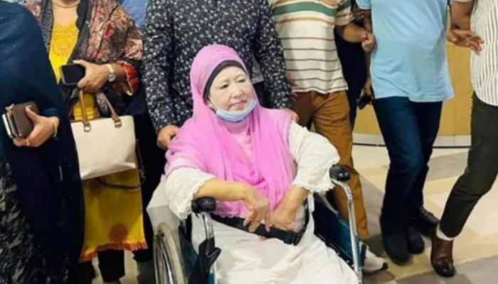 ​Khaleda Zia taken to hospital