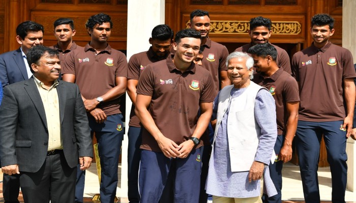 Yunus accords reception to Bangladeshi cricketers over Test victory against Pakistan